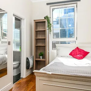 Private En-suite @ Liverpool Street, Brick Ln London